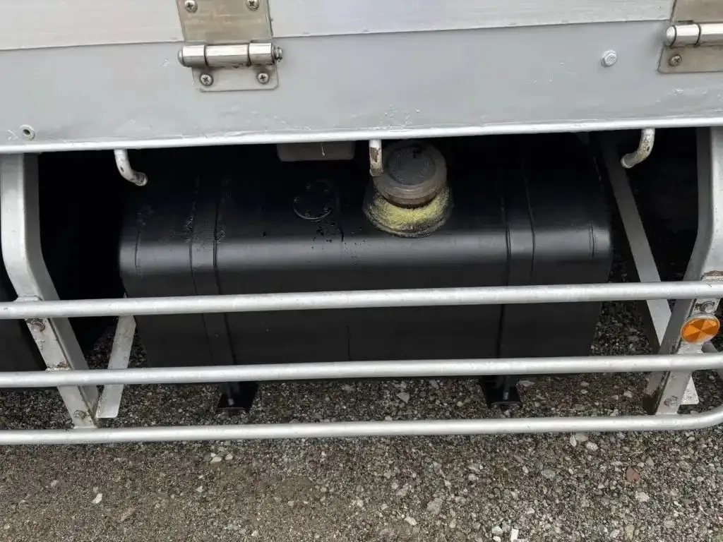 いすゞ ギガ  平ボディ QKG-CYJ77A H25｜画像15